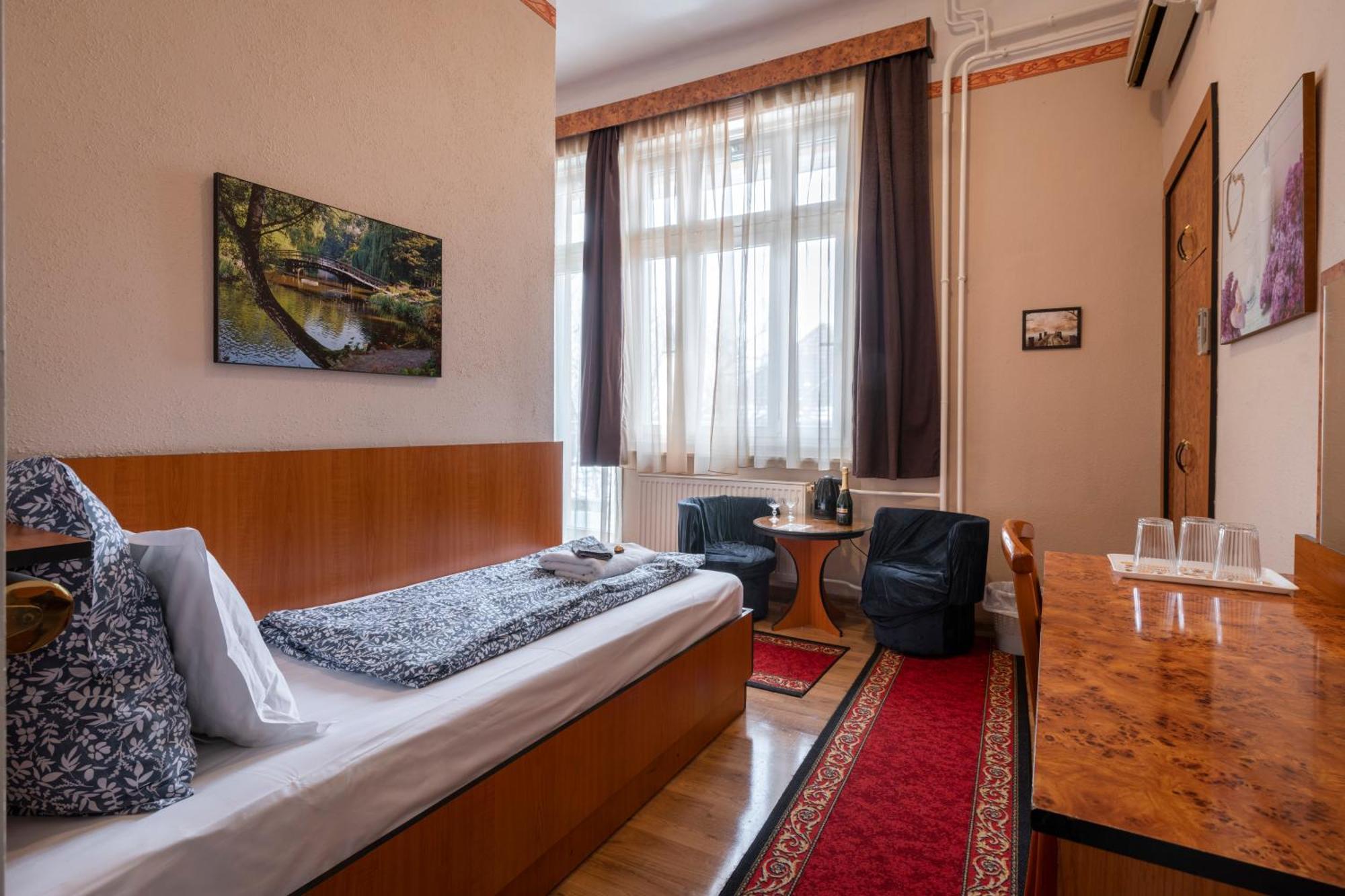 Hotel Kristal Gellert Hill Budapest Exterior photo