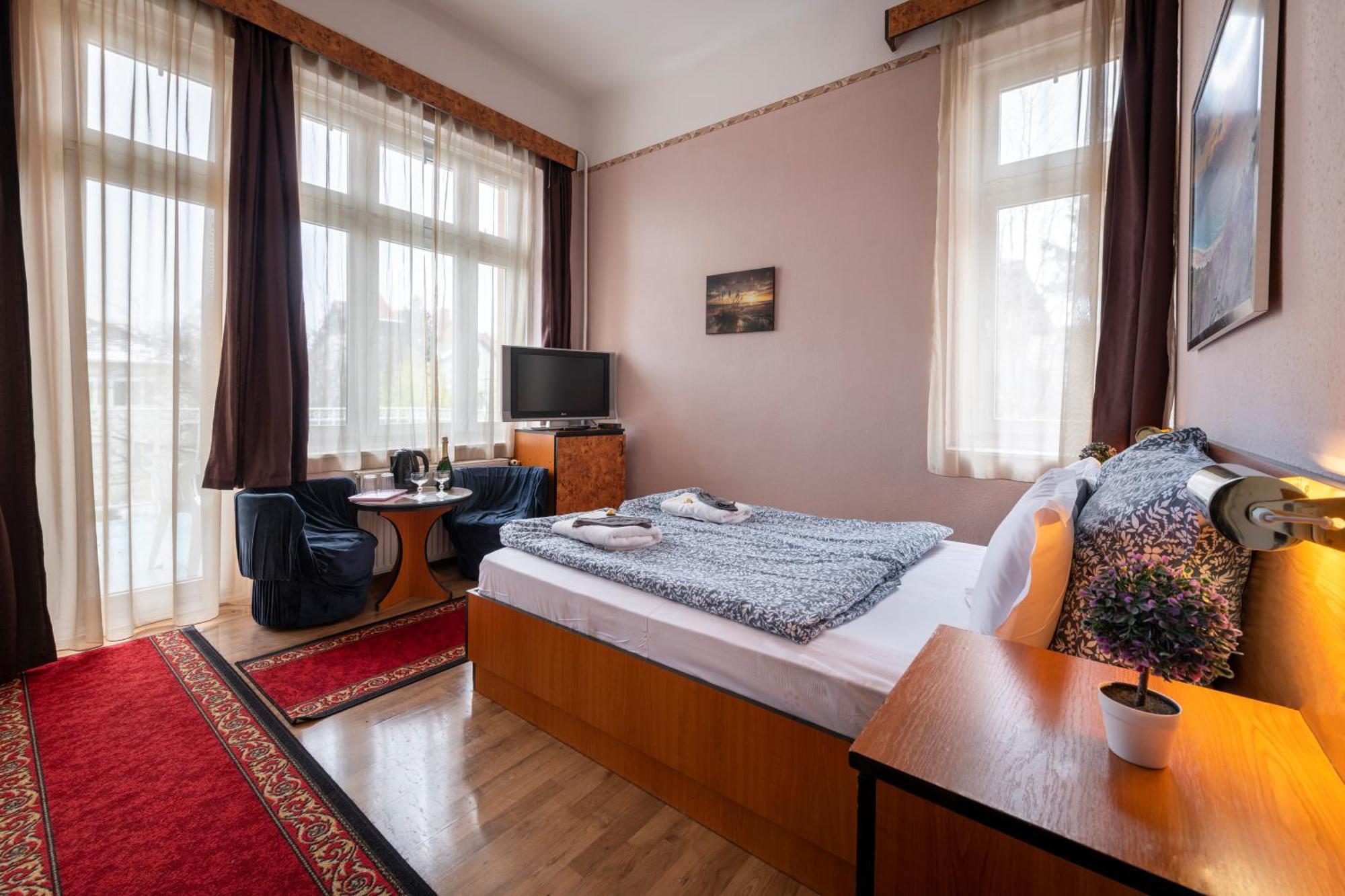 Hotel Kristal Gellert Hill Budapest Exterior photo