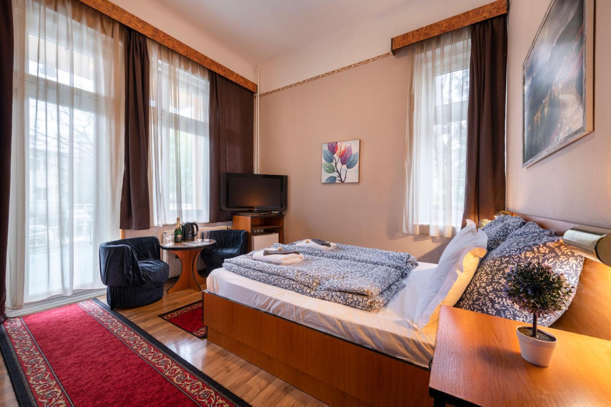 Hotel Kristal Gellert Hill Budapest Exterior photo