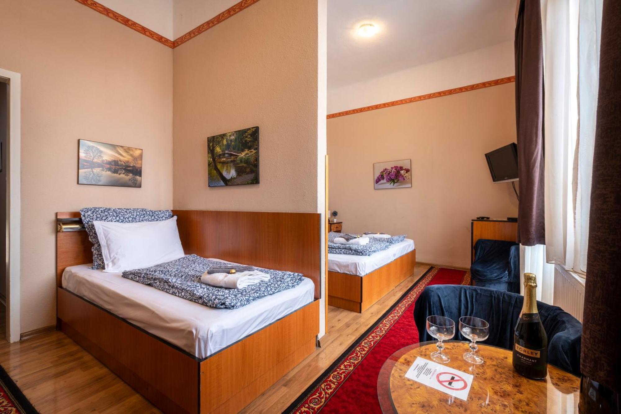 Hotel Kristal Gellert Hill Budapest Exterior photo