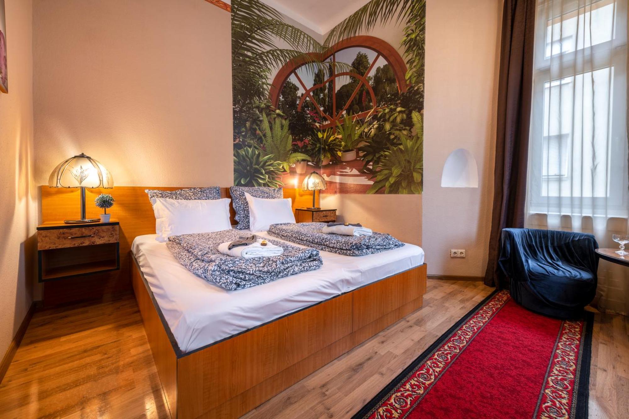Hotel Kristal Gellert Hill Budapest Exterior photo