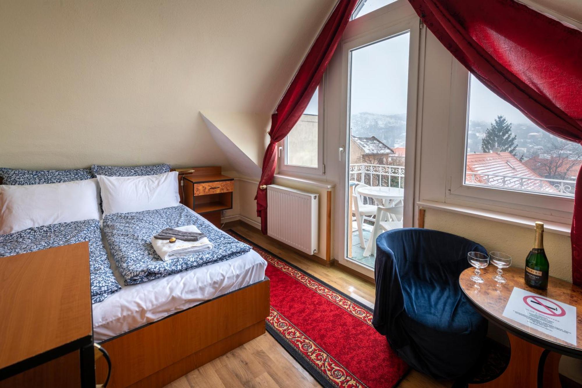 Hotel Kristal Gellert Hill Budapest Exterior photo