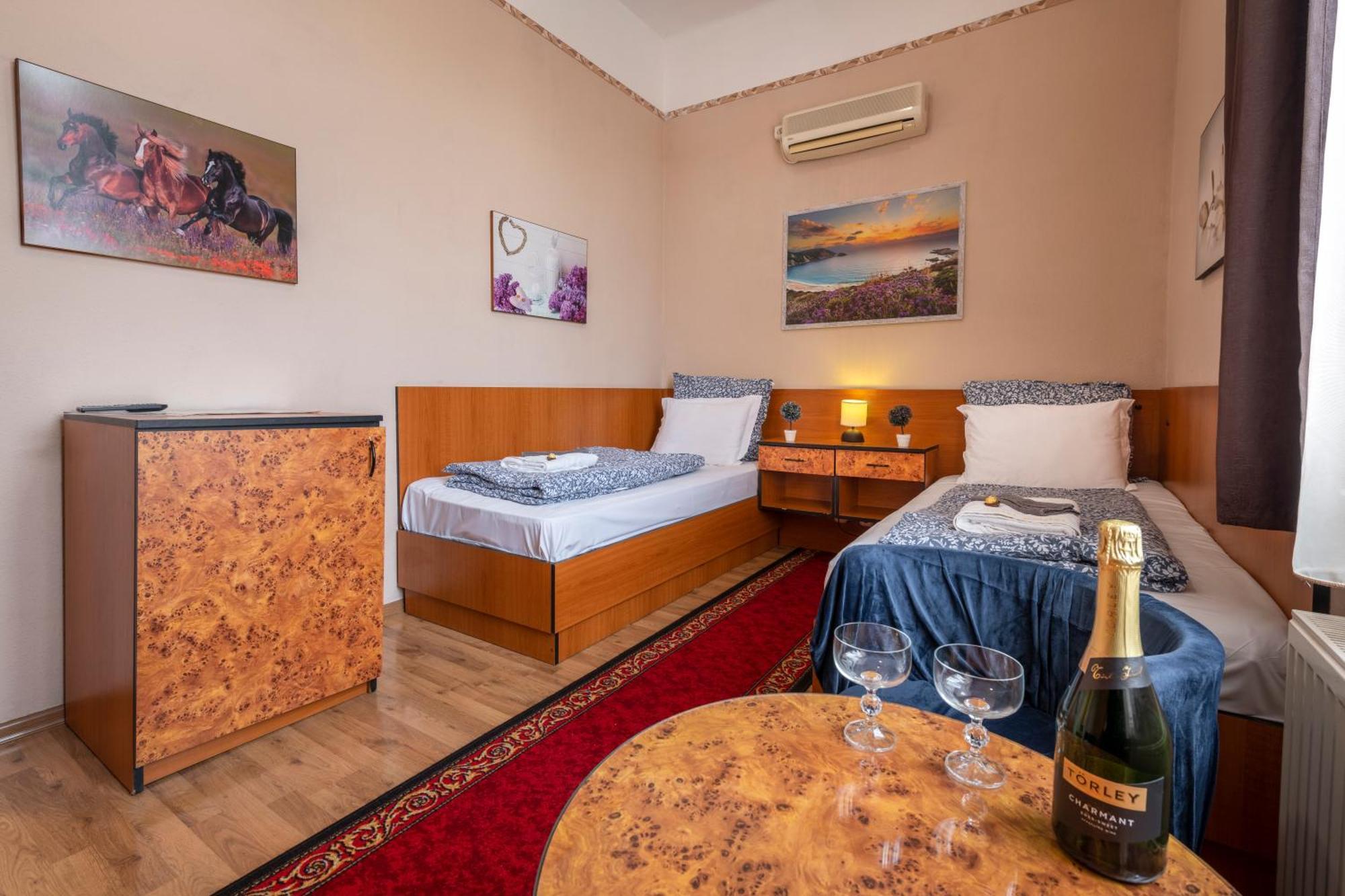 Hotel Kristal Gellert Hill Budapest Exterior photo