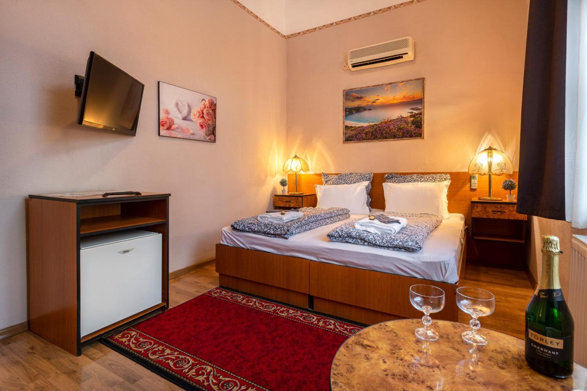 Hotel Kristal Gellert Hill Budapest Exterior photo
